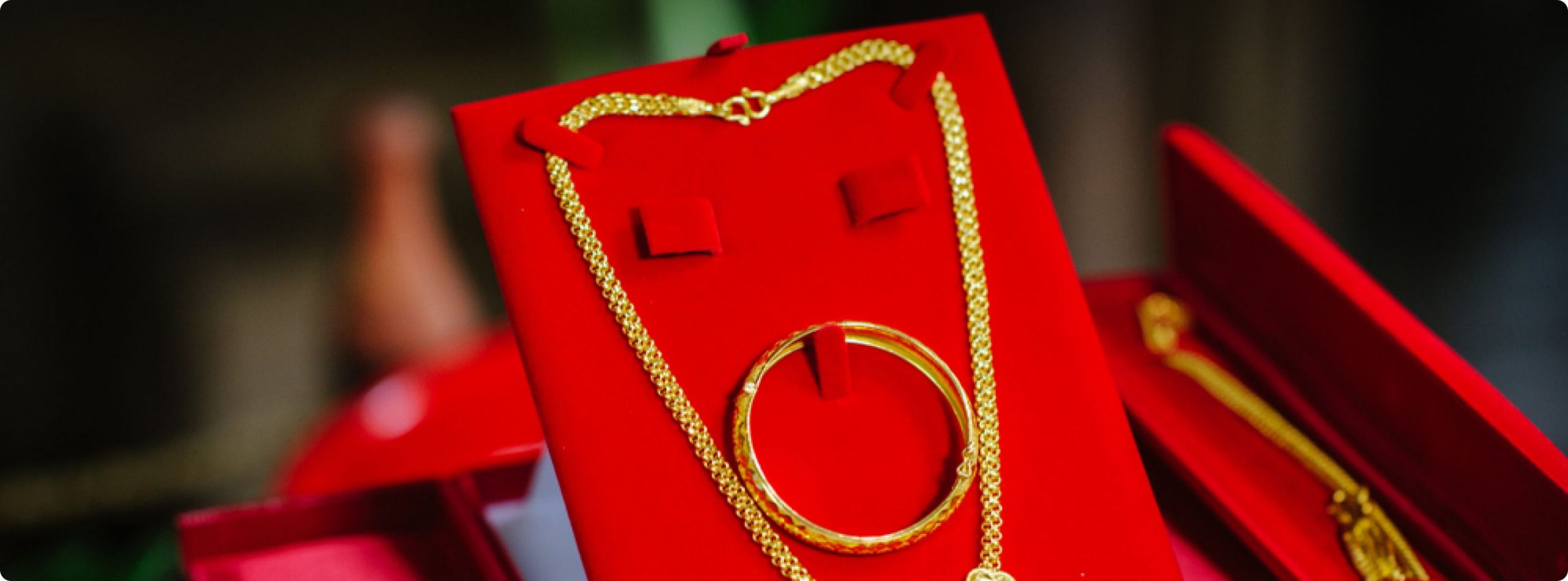 How to care for your white gold jewellery Preserving your White gold jewellery for years